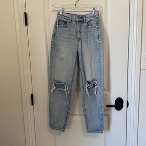 American Eagle. Distressed Light Blue Women's Jeans.